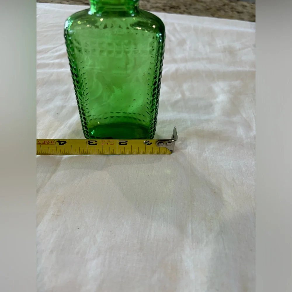 Vintage anchor hocking Emerald‎ Green studied English hobnail bottle.